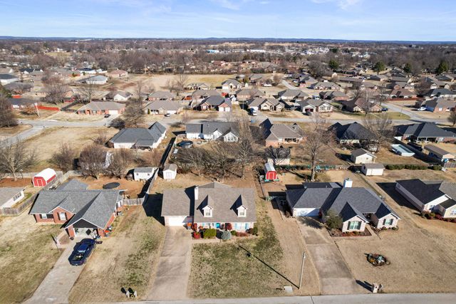 703 E 10th Street, Grove, OK 74344