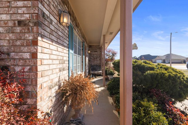 703 E 10th Street, Grove, OK 74344