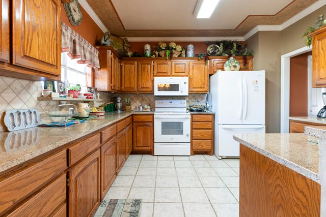 703 E 10th Street, Grove, OK 74344