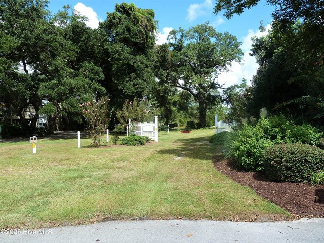 111 Jade Street, Beaufort, NC 28516