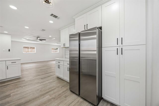 2814 6th Avenue N, Texas City, TX 77590