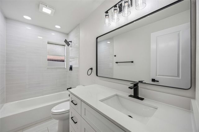 2814 6th Avenue N, Texas City, TX 77590