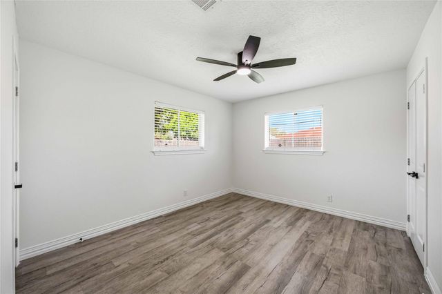 2814 6th Avenue N, Texas City, TX 77590