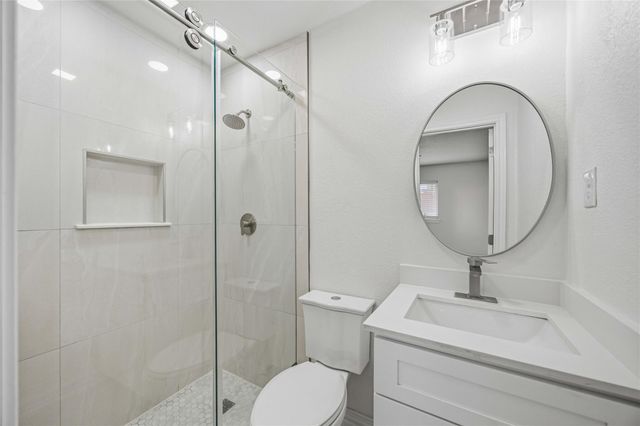 2814 6th Avenue N, Texas City, TX 77590