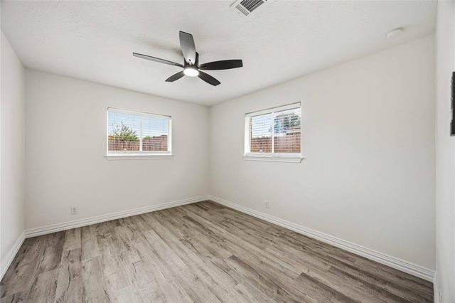 2814 6th Avenue N, Texas City, TX 77590