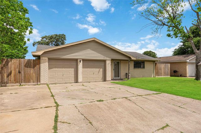 2814 6th Avenue N, Texas City, TX 77590
