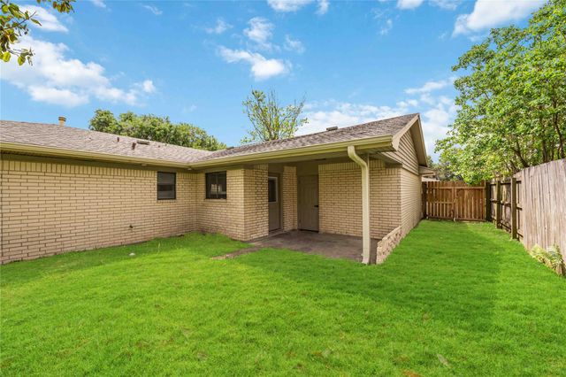 2814 6th Avenue N, Texas City, TX 77590