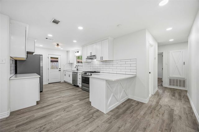 2814 6th Avenue N, Texas City, TX 77590