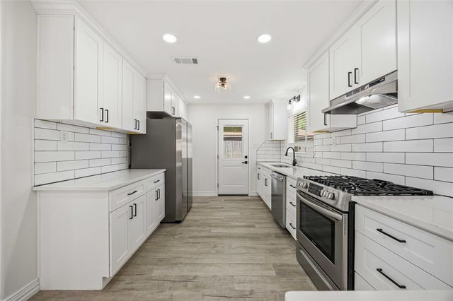 2814 6th Avenue N, Texas City, TX 77590