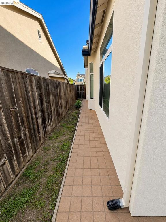 Image 16 of property listing at 131 Legacy St, Manteca, CA 95337
