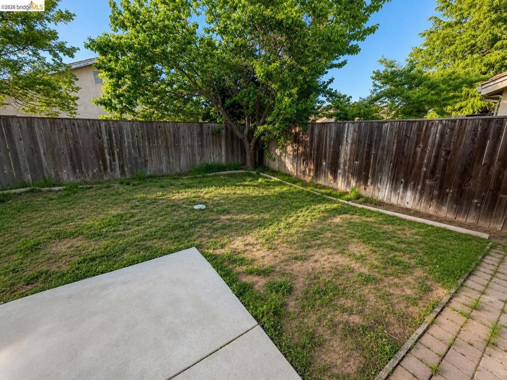 Image 17 of property listing at 131 Legacy St, Manteca, CA 95337