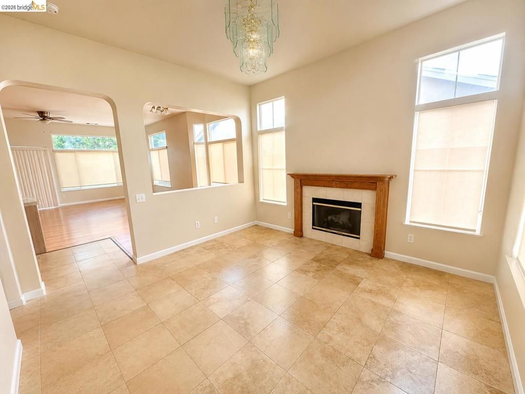 Image 4 of property listing at 131 Legacy St, Manteca, CA 95337
