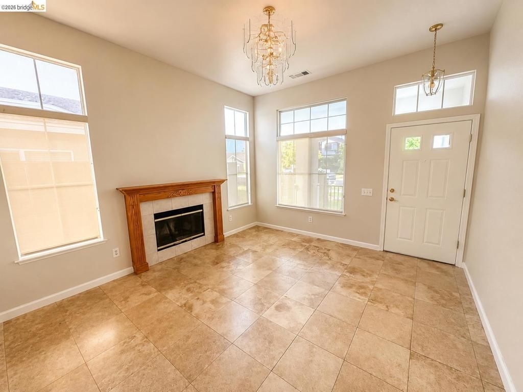 Image 6 of property listing at 131 Legacy St, Manteca, CA 95337