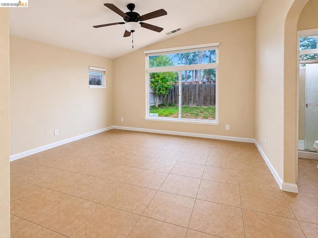 Image 8 of property listing at 131 Legacy St, Manteca, CA 95337