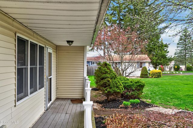 19 Wisconsin Avenue, East Greenbush, NY 12144
