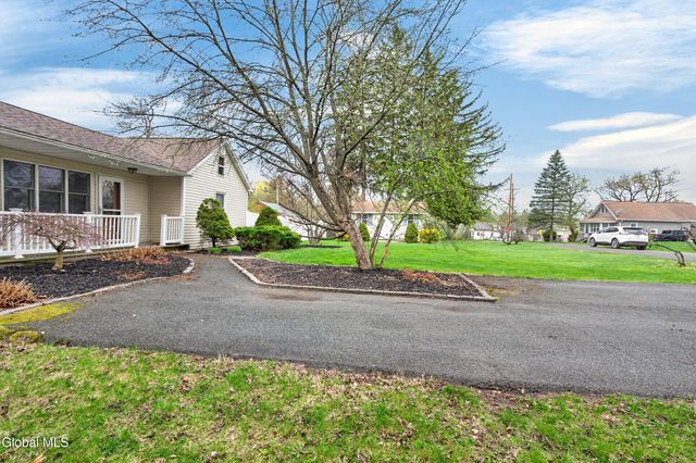 19 Wisconsin Avenue, East Greenbush, NY 12144