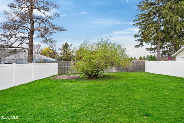 19 Wisconsin Avenue, East Greenbush, NY 12144