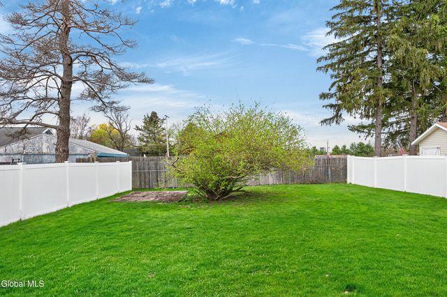 19 Wisconsin Avenue, East Greenbush, NY 12144