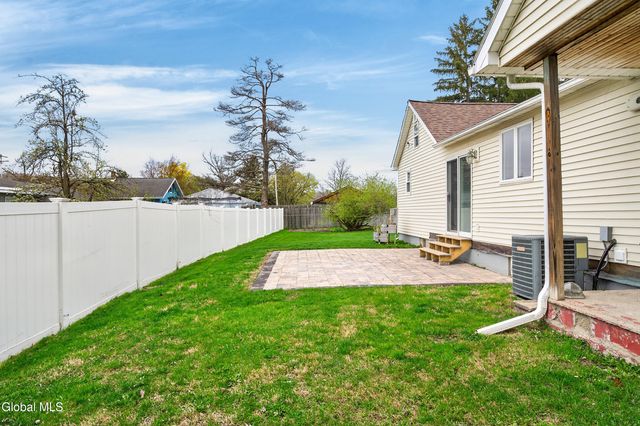 19 Wisconsin Avenue, East Greenbush, NY 12144
