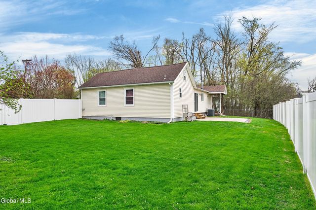 19 Wisconsin Avenue, East Greenbush, NY 12144