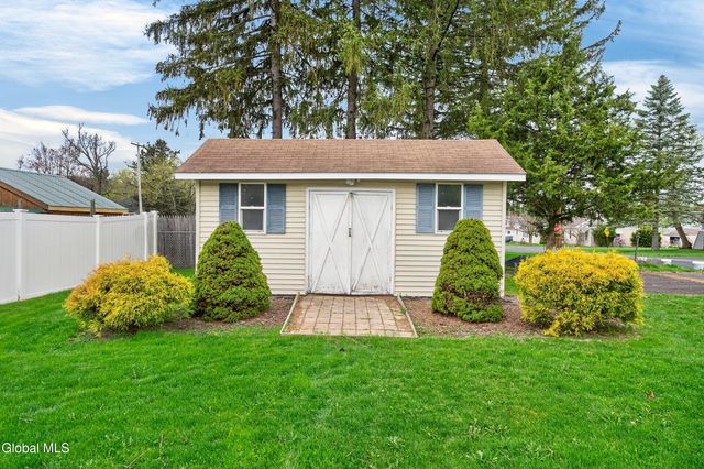 19 Wisconsin Avenue, East Greenbush, NY 12144