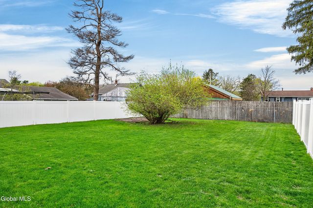 19 Wisconsin Avenue, East Greenbush, NY 12144