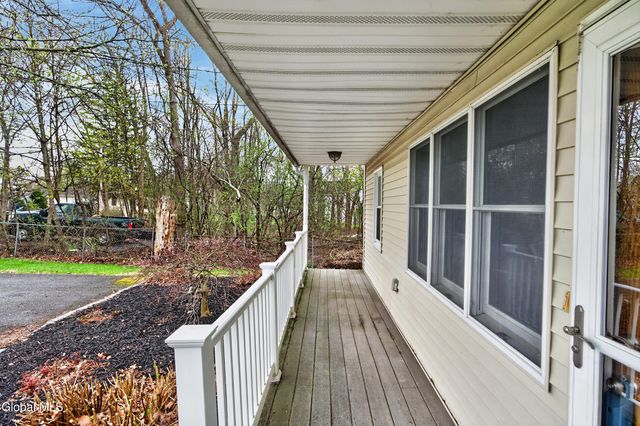 19 Wisconsin Avenue, East Greenbush, NY 12144