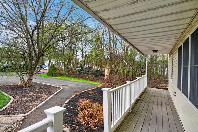 19 Wisconsin Avenue, East Greenbush, NY 12144