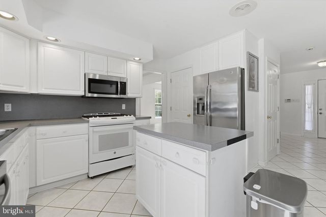 16 LIBERTY AVE, New Freedom, PA 17349