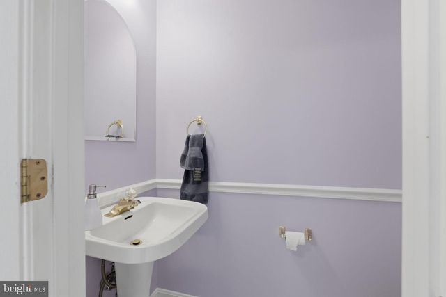 16 LIBERTY AVE, New Freedom, PA 17349