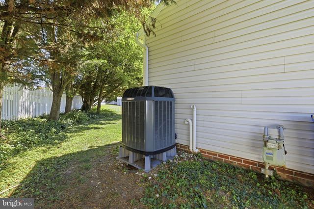 16 LIBERTY AVE, New Freedom, PA 17349