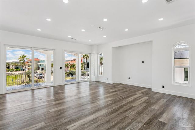 21 E Galvez Ct, Pensacola Beach, FL 32561