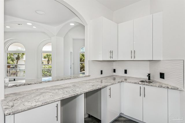 21 E Galvez Ct, Pensacola Beach, FL 32561