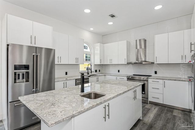21 E Galvez Ct, Pensacola Beach, FL 32561
