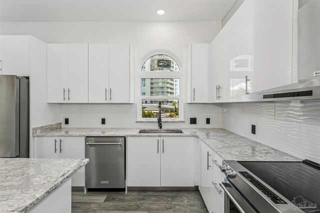 21 E Galvez Ct, Pensacola Beach, FL 32561