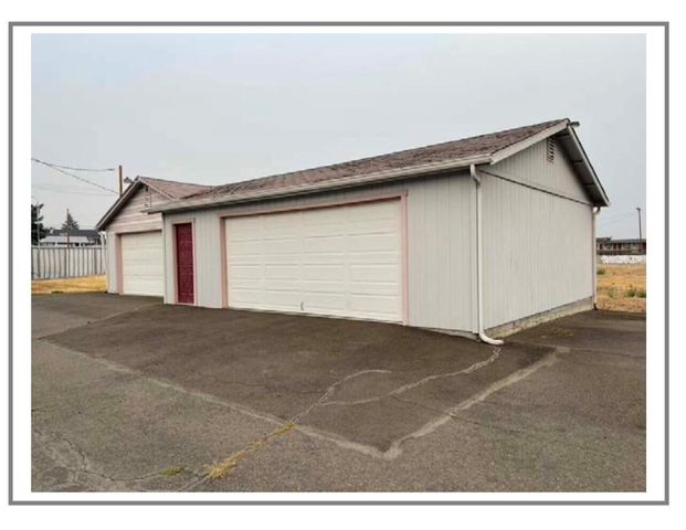 824 N Riverside Avenue, Medford, OR 97501
