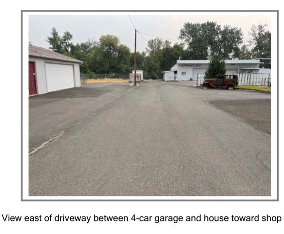 824 N Riverside Avenue, Medford, OR 97501