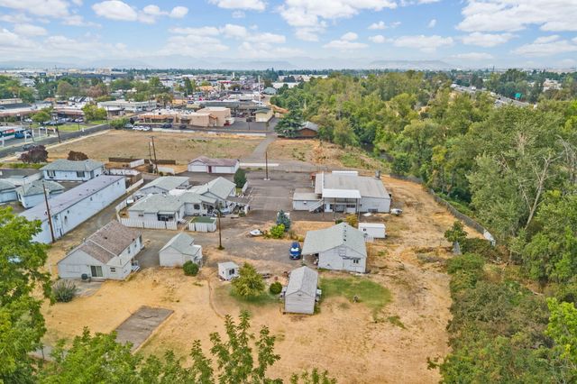 824 N Riverside Avenue, Medford, OR 97501