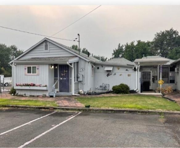 824 N Riverside Avenue, Medford, OR 97501
