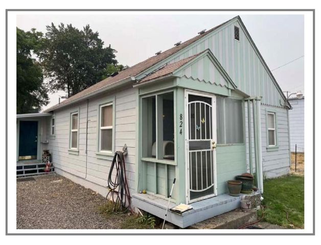 824 N Riverside Avenue, Medford, OR 97501