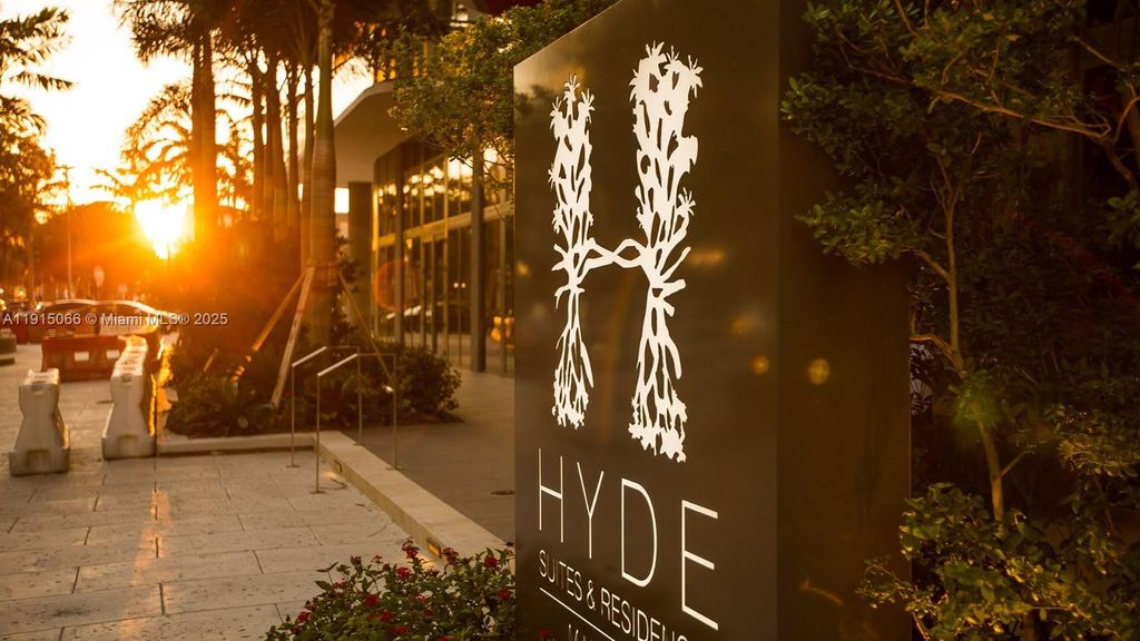 Image 2 of property listing at 121 NE 34th St 2811, Miami, FL 33137