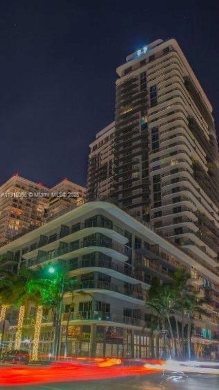 Image 35 of property listing at 121 NE 34th St 2811, Miami, FL 33137