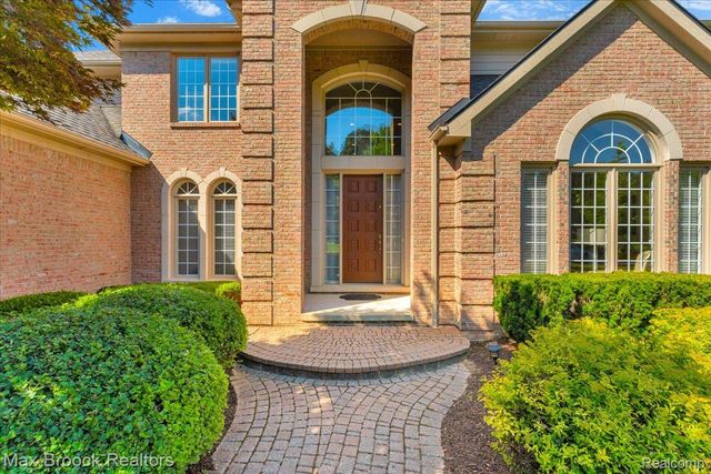 6324 Wildwood Lane, West Bloomfield Charter Township, MI 48324