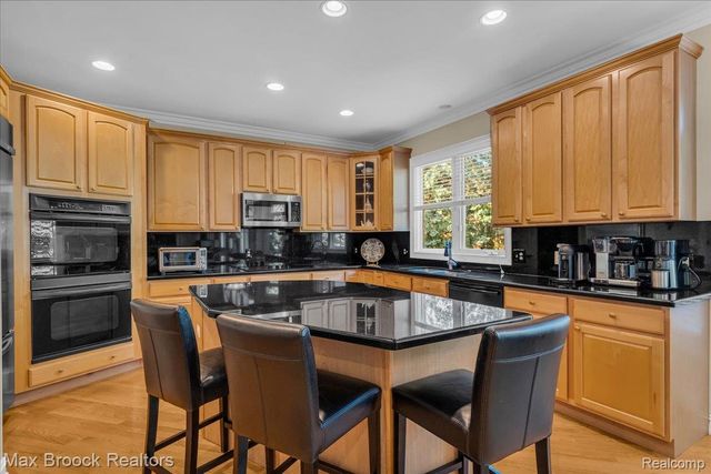 6324 Wildwood Lane, West Bloomfield Charter Township, MI 48324