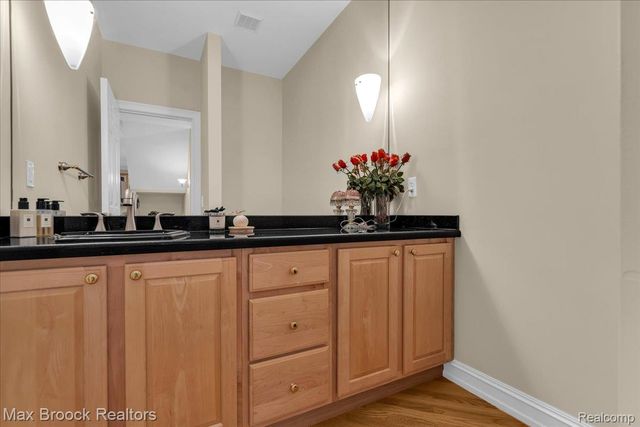 6324 Wildwood Lane, West Bloomfield Charter Township, MI 48324