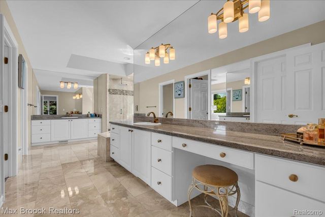 6324 Wildwood Lane, West Bloomfield Charter Township, MI 48324