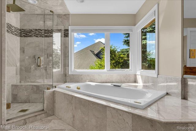 6324 Wildwood Lane, West Bloomfield Charter Township, MI 48324