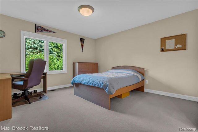 6324 Wildwood Lane, West Bloomfield Charter Township, MI 48324