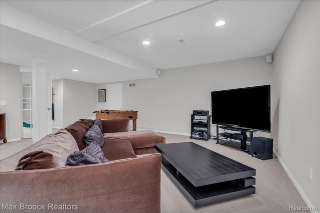 6324 Wildwood Lane, West Bloomfield Charter Township, MI 48324