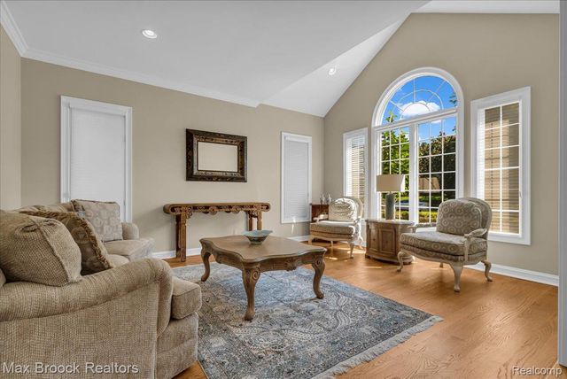 6324 Wildwood Lane, West Bloomfield Charter Township, MI 48324